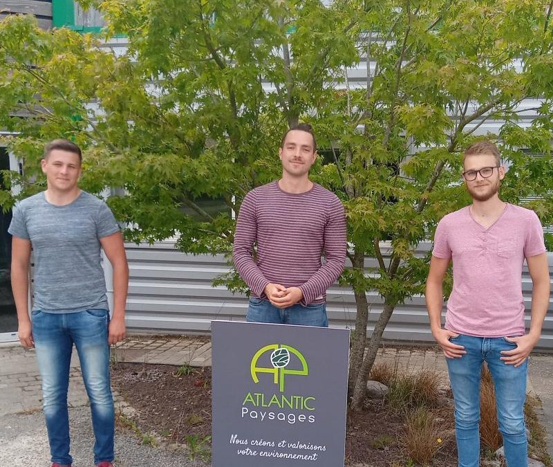 3 apprentis ingénieurs ITIAPE en mission chez Atlantic Paysages